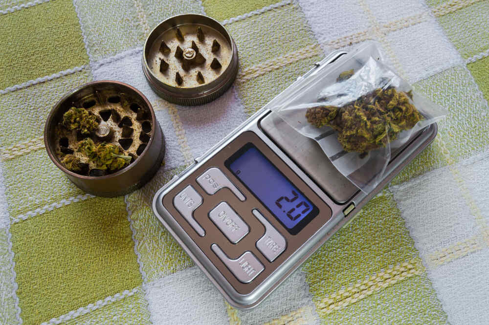 dub of weed weighing 2g on a scale